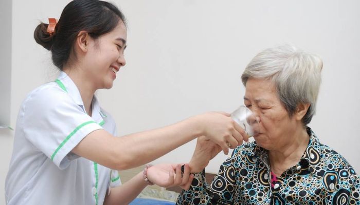 Khóa đào tạo chăm sóc người cao tuổi 4 diem-manh-cua-dich-vu-cham-soc-nguoi-cao-tuoi-tieu-chuan-nhat-