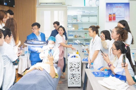 Thiết kế và tạo mẫu tóc, Phun, thêu, xăm thẩm mỹ